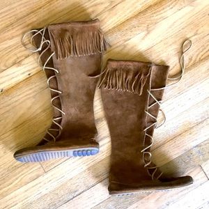Minnetonka tall fringe mocassin boots size 7